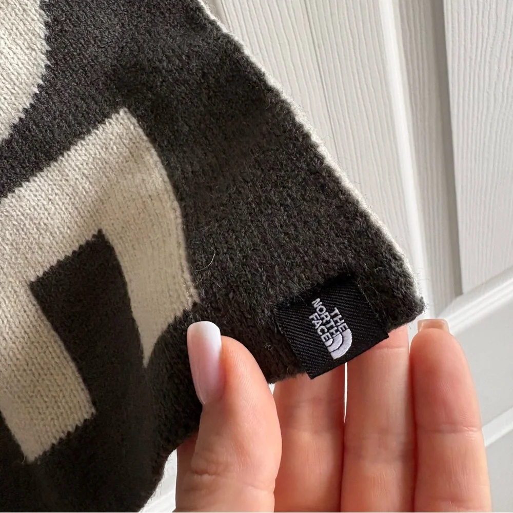 The North Face Black Grey White Logo Scarf‎ Men’s Hiking Wide Preppy Gorpcore - Picture 2 of 5